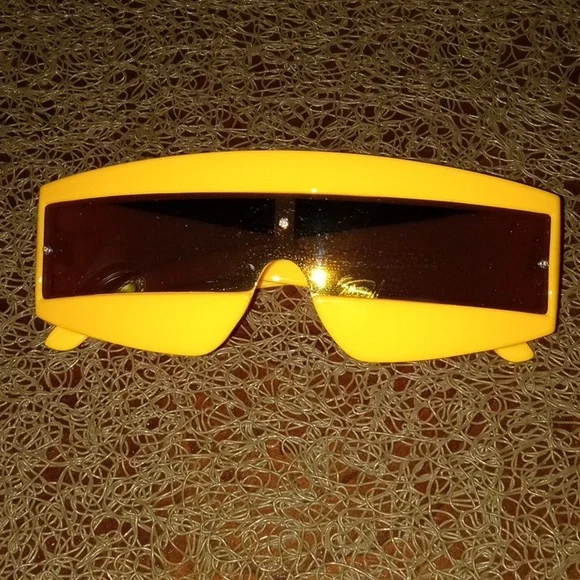 Bargain Bundle of Six Pair of Sunglasses - Picture 6 of 9